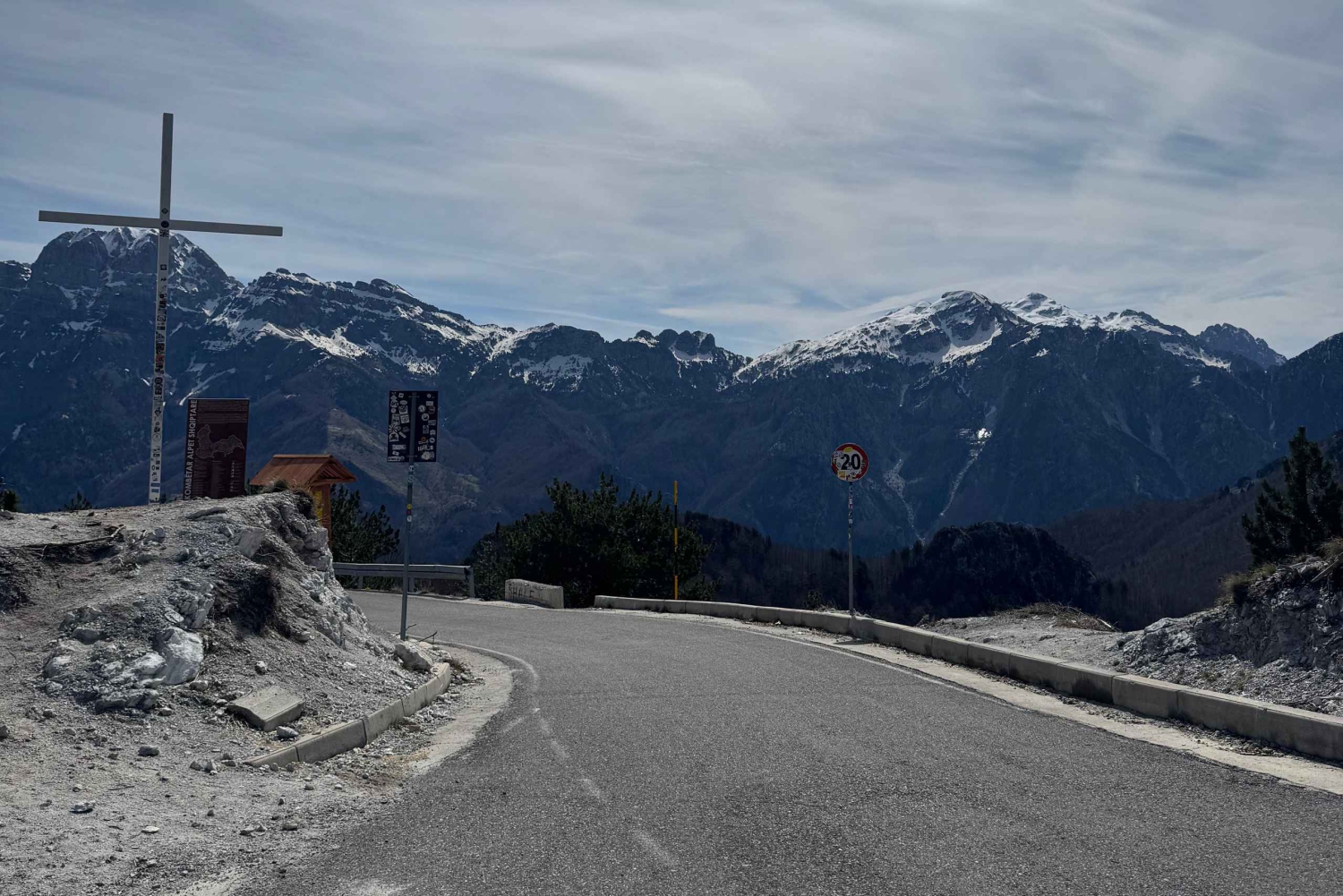 Fuoristrada al villaggio di Theth: tour in SUV via Tirana, Bogë e le Alpi