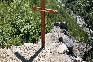 Fuoristrada al villaggio di Theth: tour in SUV via Tirana, Bogë e le Alpi