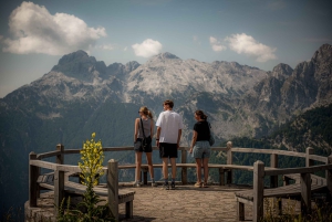 Fuoristrada al villaggio di Theth: tour in SUV via Tirana, Bogë e le Alpi