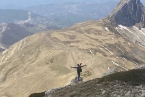 Avventura escursionistica in montagna a Ostrovica: Un trekking guidato a Korçë