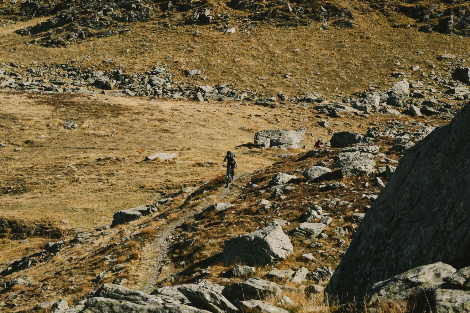 バルカン半島最高峰e-バイクツアー