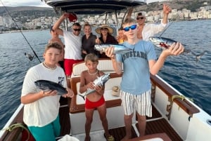 Excursion en bateau pélagique 7 destinations : boisson + plongée avec tuba + parasol.