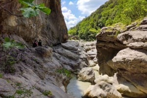 'Pëllumbas Cave, Erzeni Canyon & Petrelë Fortress Excursion'