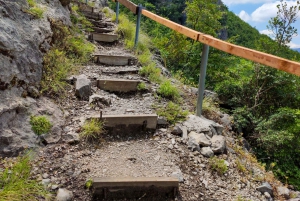 'Ausflug zur Pëllumbas-Höhle, zur Erzeni-Schlucht und zur Festung Petrelë'