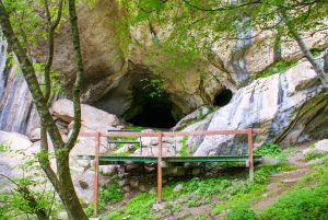'Ausflug zur Pëllumbas-Höhle, zur Erzeni-Schlucht und zur Festung Petrelë'
