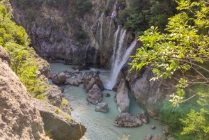 'Ausflug zur Pëllumbas-Höhle, zur Erzeni-Schlucht und zur Festung Petrelë'