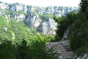 De Tirana/Durres/Golem: Caverna Pellumbas e tirolesa