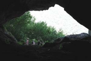 Caverna Pellumbas, Castelo Petrela e experiência de tirolesa