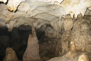 Cueva de Pellumbas, Castillo de Petrela y experimenta la tirolina