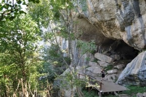 Z Tirany/Durres/Golem: jaskinia Pellumbas i tyrolka