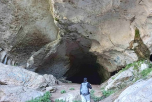 Jaskinia Pellumbas, zamek Petrela i doświadcz jazdy na tyrolce