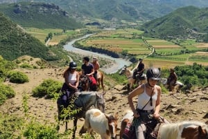 Përmet : Expérience étonnante d'équitation au PN de Vjosa