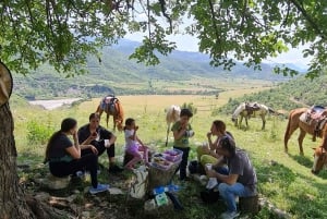 Përmet: incredibile esperienza di equitazione al Vjosa NP