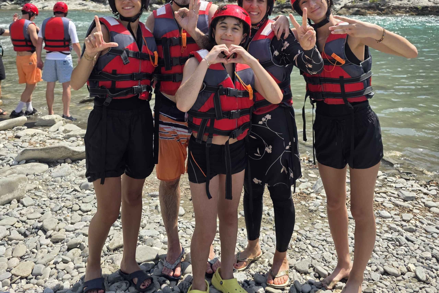 Permet: Rafting-Tour mit Klippenspringen und Thermalbädern