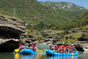 Permet: Rafting-Tour mit Klippenspringen und Thermalbädern