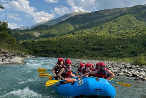 Permet: Rafting-Tour mit Klippenspringen und Thermalbädern