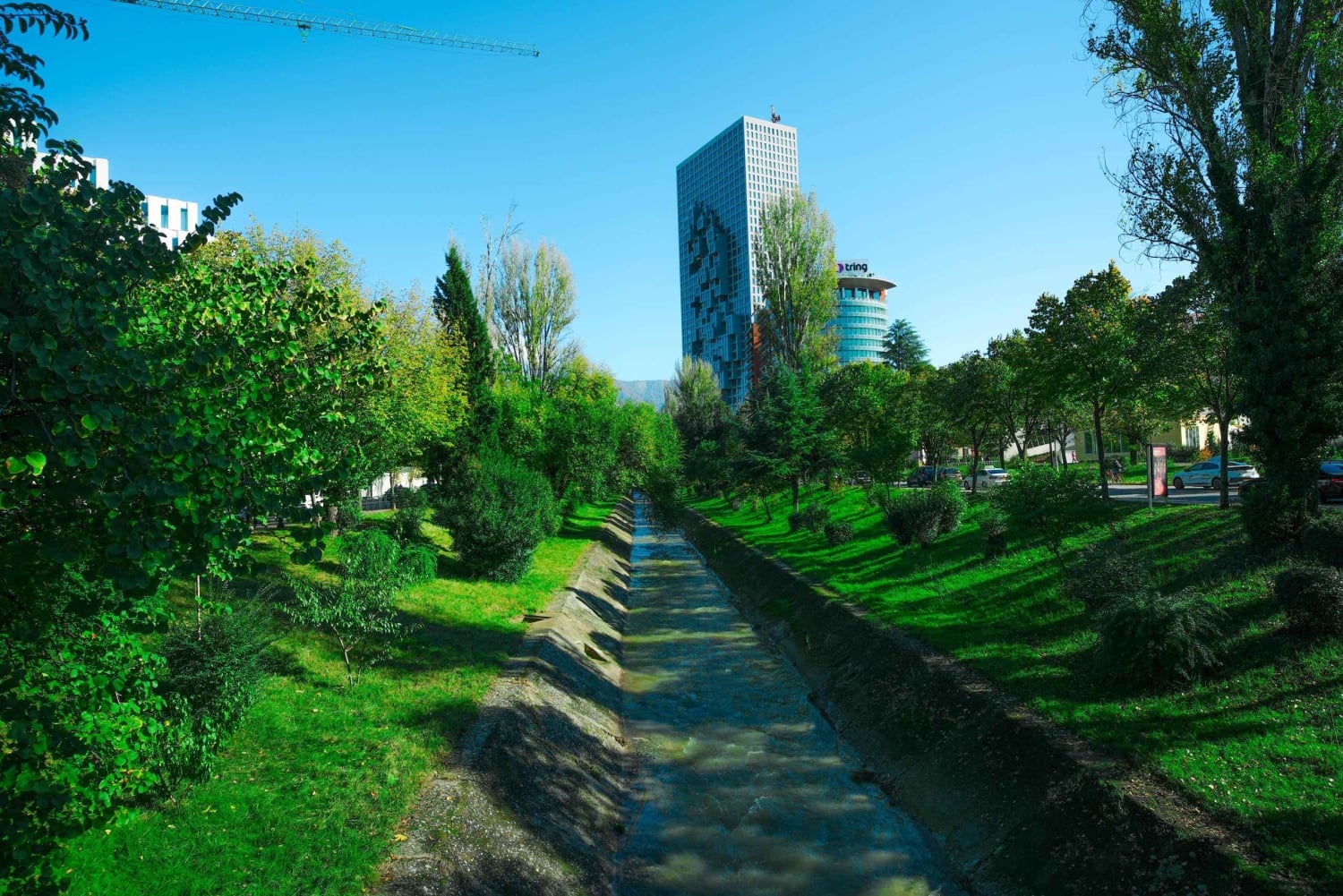 ティラナで専属フォトグラファー（1日前までのご予約が必要です！）