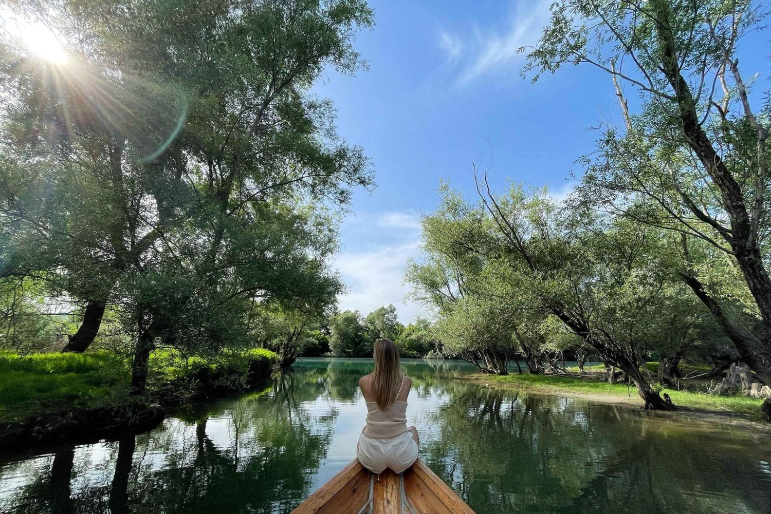 Tour privado por el lago Skadar con guía, aperitivos y bebidas.