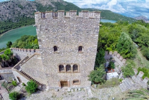 Yksityinen kiertoajelu Butrint Antic City / Blue Eye / Lekursi linna