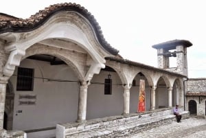 Tour privado de comida, vinho e excursão diária em Berat