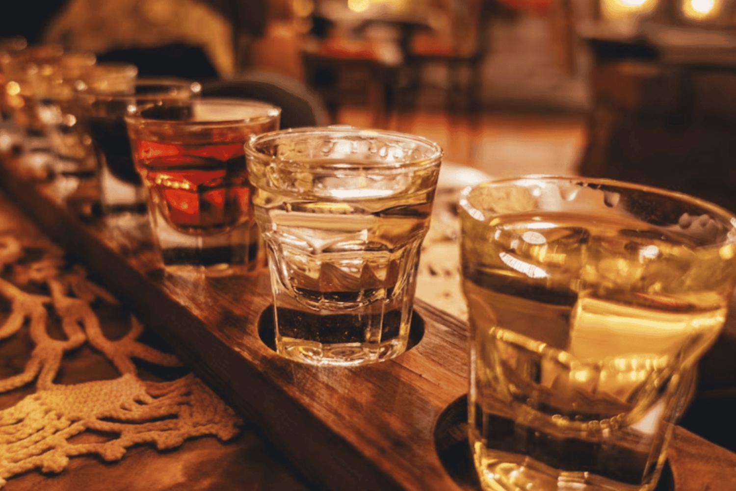 Cata de raki y maridaje de meze con un experto en Tirana