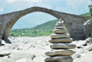 RED LINE: Passeio VIP de um dia com SUV: Vlore-Gjirokaster-Permet