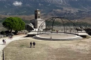 RED LINE: Passeio VIP de um dia com SUV: Vlore-Gjirokaster-Permet