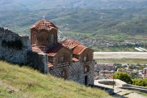 Romantisk spasertur i Berat: Historie og sjarm utfolder seg
