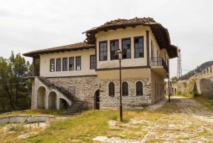 Romantisk spasertur i Berat: Historie og sjarm utfolder seg