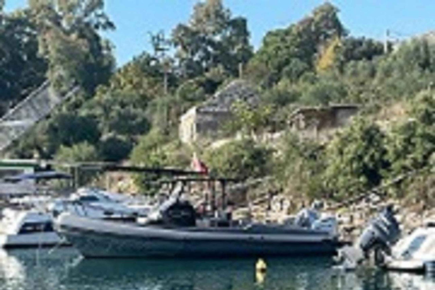 Saranda: Bådtur til Kroreza & gratis liggestole & parasoller