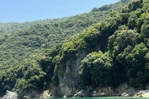 Tour en barco por Saranda: Krorez, Kakome, Gremina, cuevas y soldado