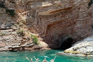 Tour en barco por Saranda: Krorez, Kakome, Gremina, cuevas y soldado