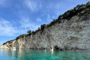 Tour en barco por Saranda: Krorez, Kakome, Gremina, cuevas y soldado