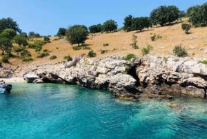 Tour en barco por Saranda: Krorez, Kakome, Gremina, cuevas y soldado