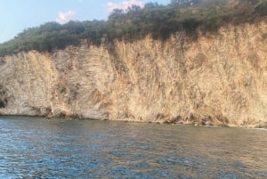 Saranda: Boat tour to 7 destinations end snorkeling