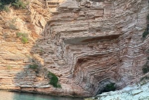 Saranda: Boat tour to 7 destinations end snorkeling