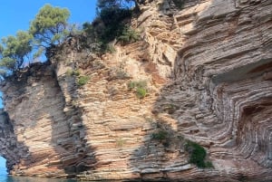 Saranda: Boat tour to 7 destinations end snorkeling