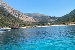 Saranda: Boat tour to 7 destinations end snorkeling