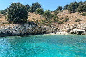 Saranda: Boat tour to 7 destinations end snorkeling