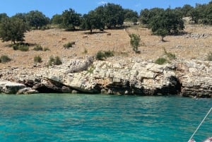 Saranda: Boat tour to 7 destinations end snorkeling