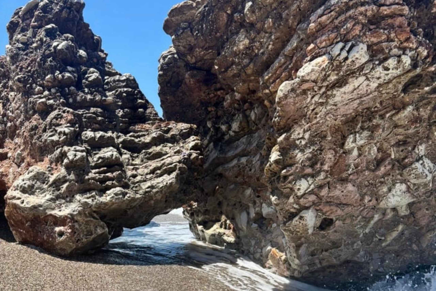 Saranda: Båttur till Kroreza med snorkling och parasoll