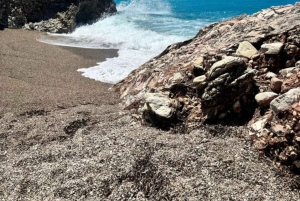 Saranda: Båttur till Kroreza med snorkling och parasoll