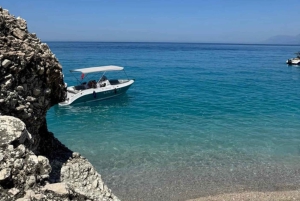 Saranda: Båttur till Kroreza med snorkling och parasoll