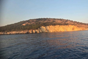 Saranda: Båttur till Kroreza med snorkling och parasoll