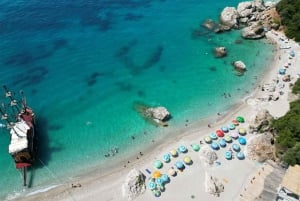 Saranda: viaje en barco con 6 paradas, bebida y snorkel gratis