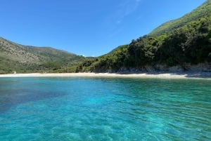 Saranda: viaje en barco con 6 paradas, bebida y snorkel gratis