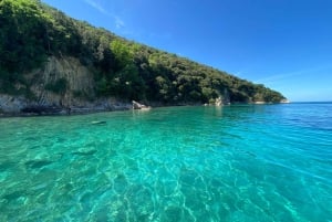 Saranda: viaje en barco con 6 paradas, bebida y snorkel gratis