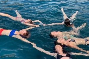 Saranda: viaje en barco con 6 paradas, bebida y snorkel gratis