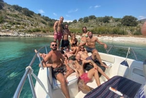 Saranda: viaje en barco con 6 paradas, bebida y snorkel gratis