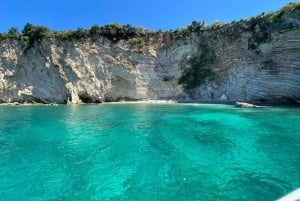 Saranda: viaje en barco con 6 paradas, bebida y snorkel gratis